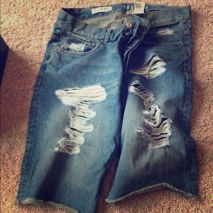 3 pairs of keen shorts.